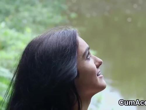 Looker that is unusual gets cumshot on her face sucking on of the ejaculate